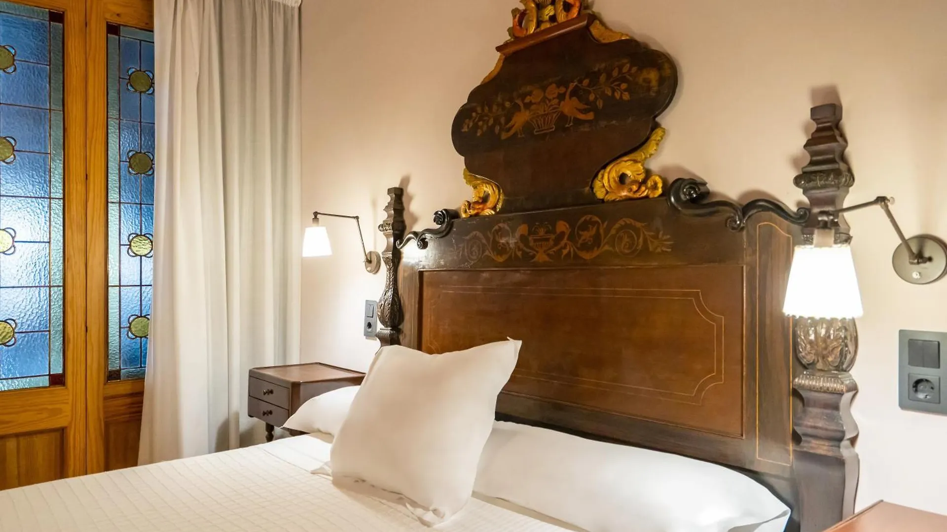 Lo Palauet De La Muralla Balaguer Bed & Breakfast