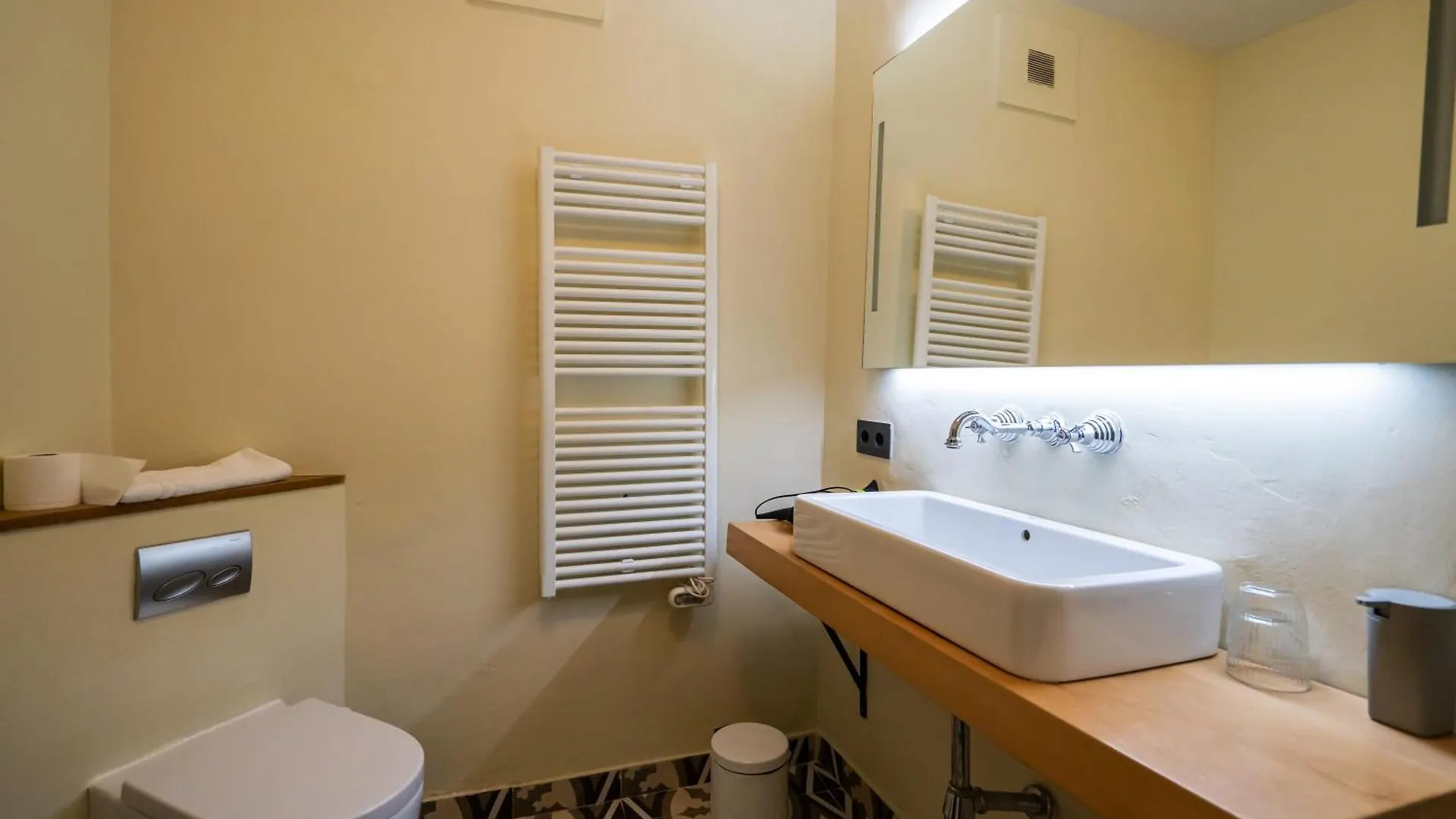 Lo Palauet De La Muralla Balaguer Bed & Breakfast