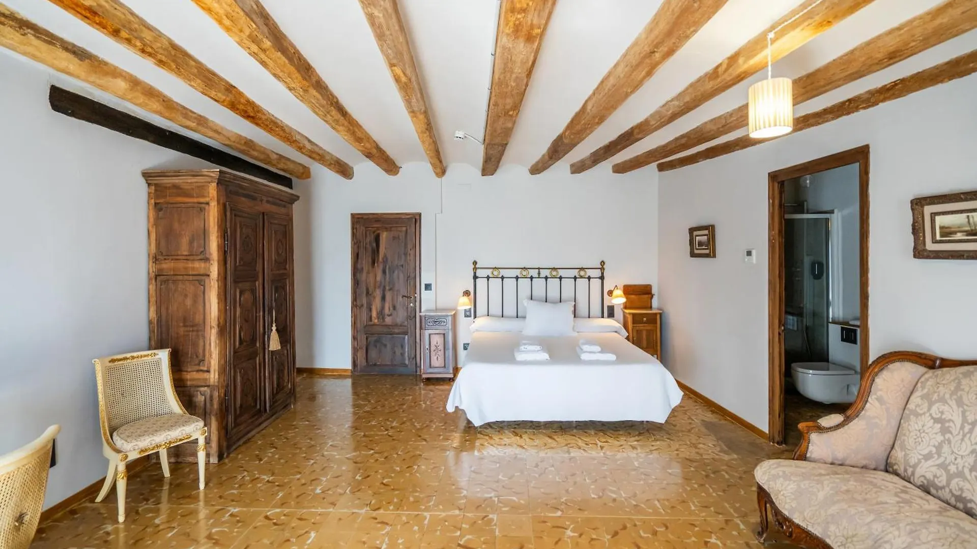 Lo Palauet De La Muralla Balaguer Bed & Breakfast