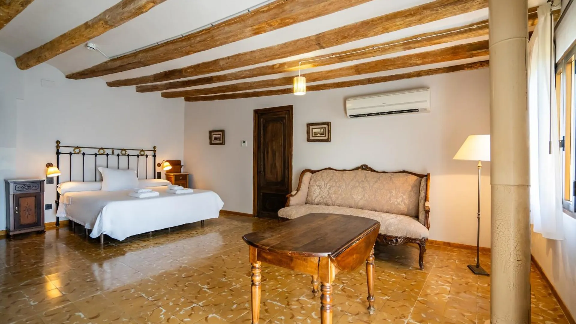 Lo Palauet De La Muralla Balaguer