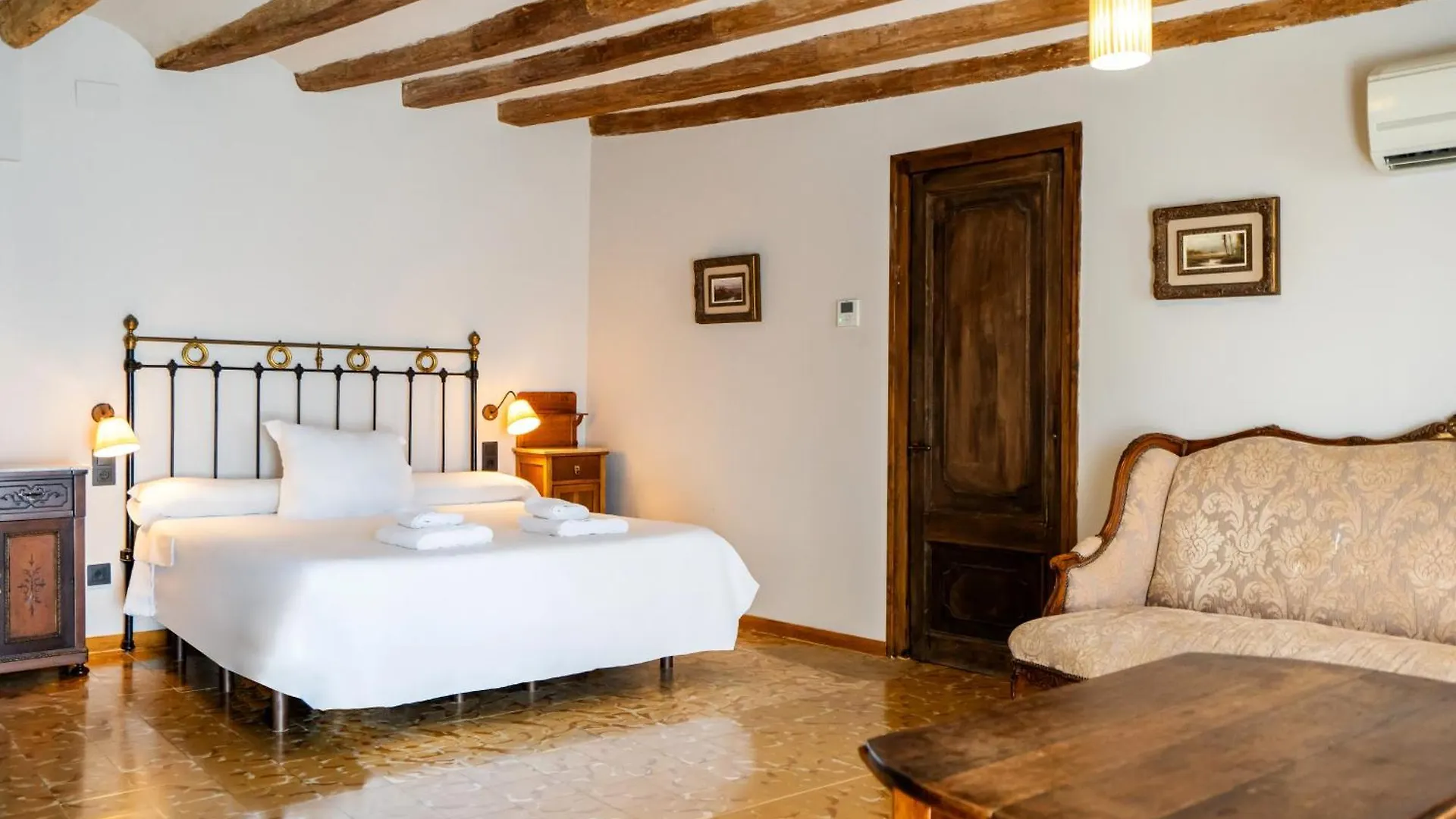 Lo Palauet De La Muralla Balaguer Bed & Breakfast